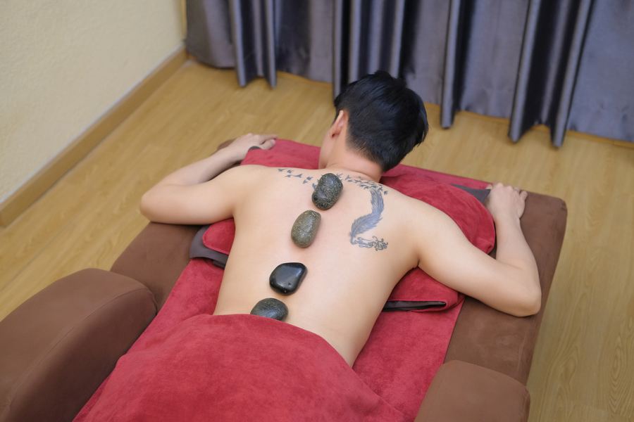 Massage đá nóng tại Calla