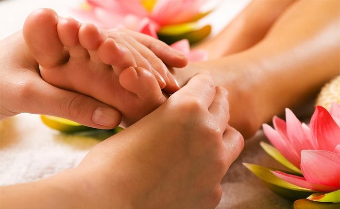 Bấm huyệt chân, massage chân là liệu pháp thư giãn tốt nhất hiện nay