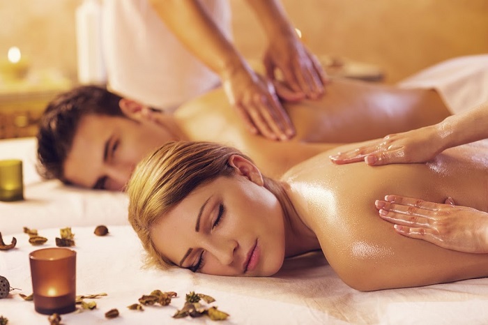 Massage trị liệu rất thích hợp với dân văn phòng thường xuyên làm việc với máy tính
